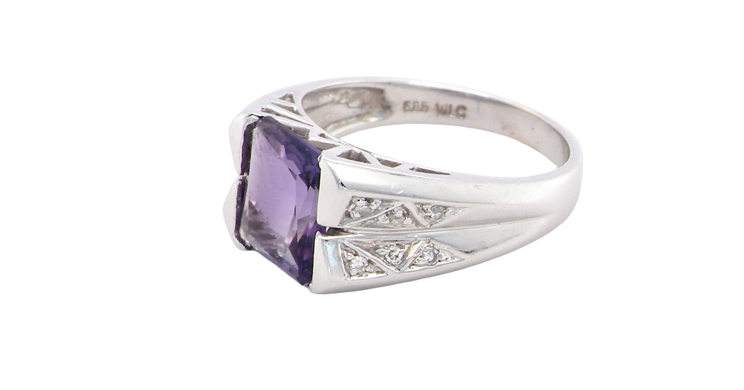 side beautiful dress ring crafted in 14ct white gold (stamped 585), featuring a stunning rectangular-cut Tanzanite measuring approximately 9 x 7.5mm, estimated at 2.5 carats.