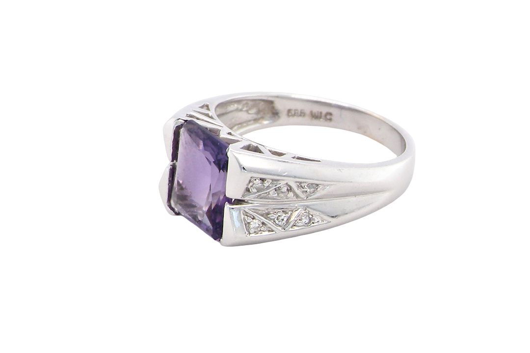side beautiful dress ring crafted in 14ct white gold (stamped 585), featuring a stunning rectangular-cut Tanzanite measuring approximately 9 x 7.5mm, estimated at 2.5 carats.