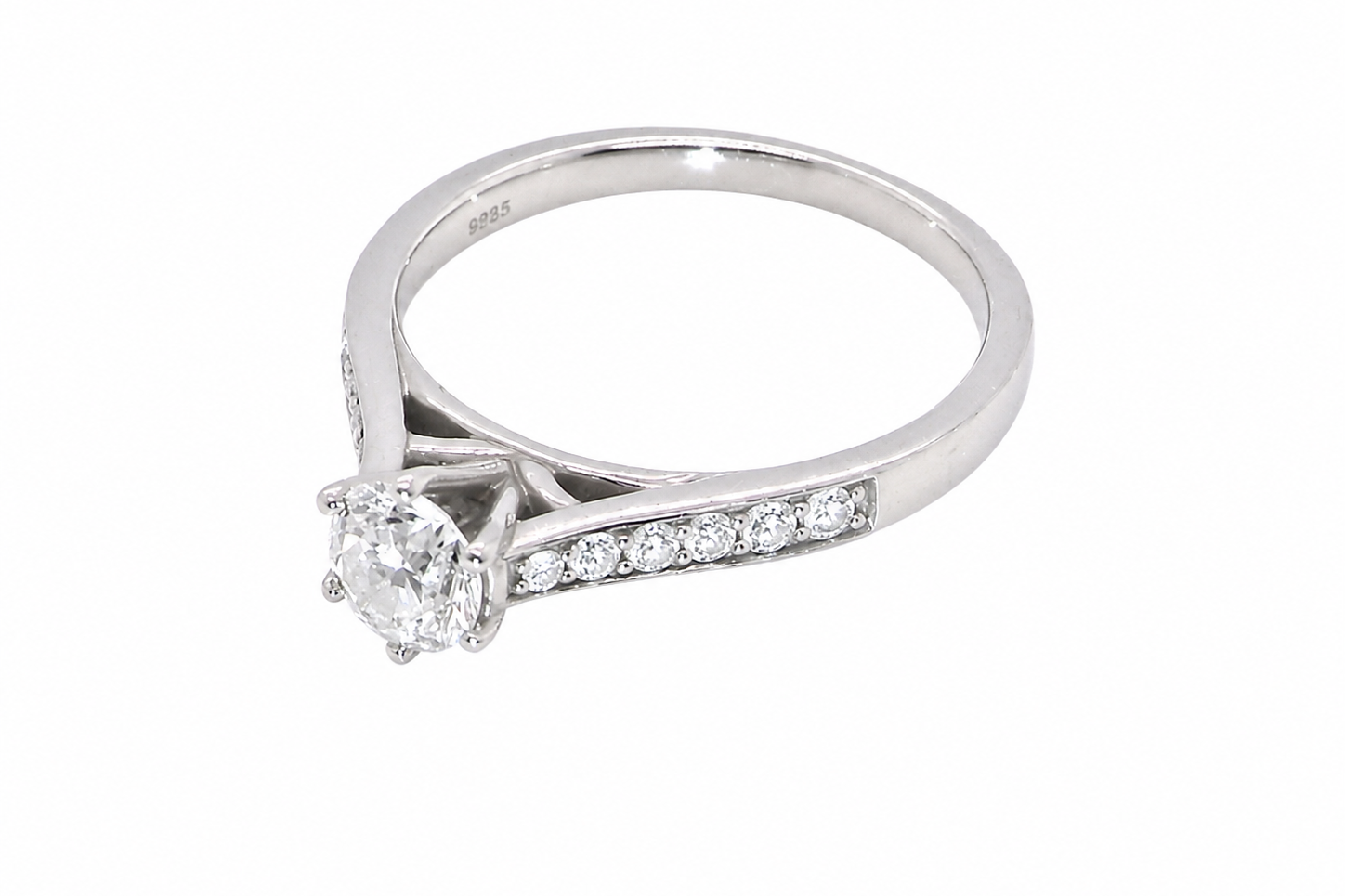 side beautiful platinum solitaire ring featuring a brilliant-cut white diamond, claw set, measuring 4.8mm and weighing approximately 0.65ct. Diamond graded I colour, SI1 clarity, with an 88-facet cut.