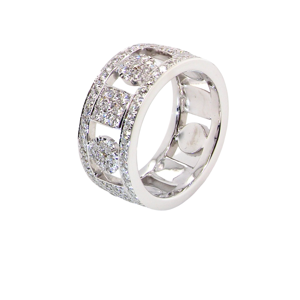 side captivating design, this 18-carat white gold band
