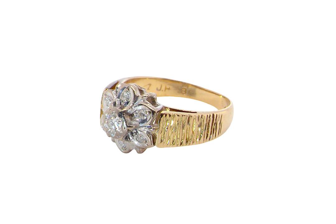 typical design from the 1960s/1970s era, a daisy cluster set with brilliant cut white diamonds