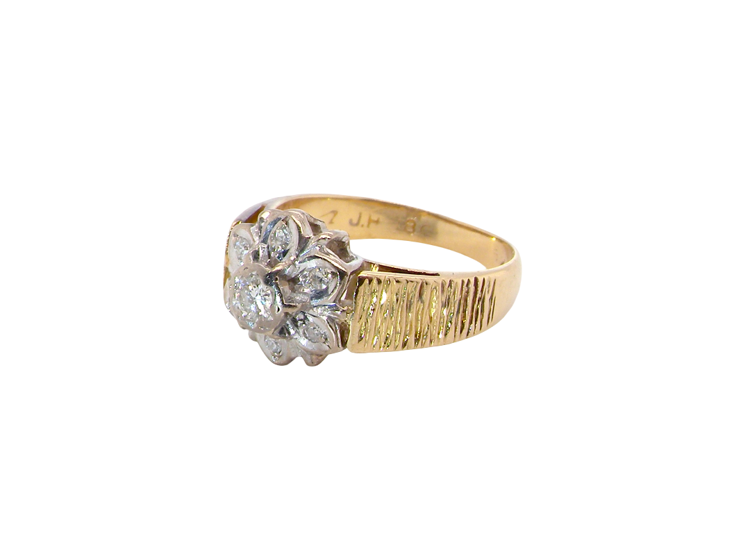 typical design from the 1960s/1970s era, a daisy cluster set with brilliant cut white diamonds