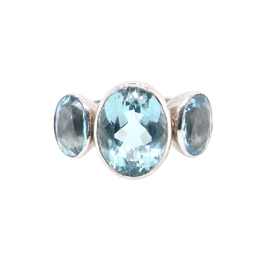 A stunning Aquamarine dress ring