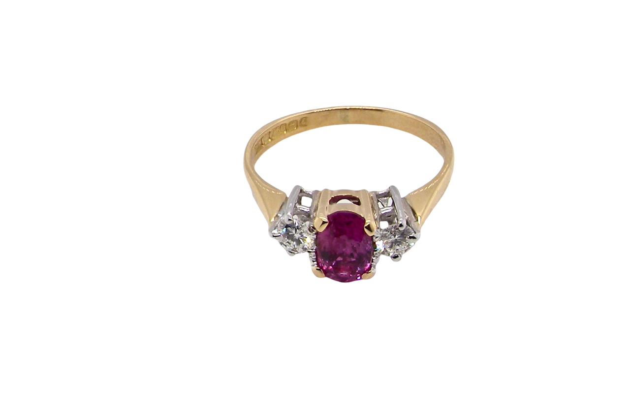 top A beautifully crafted vintage ruby trilogy ring in rich 18-carat gold