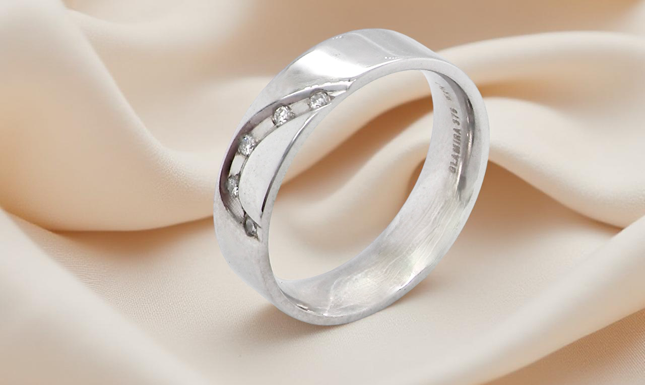 top view A classic 9 carat white gold ring with a timeless wedding-band style, equally suited to wear as a simple diamond dress ring.