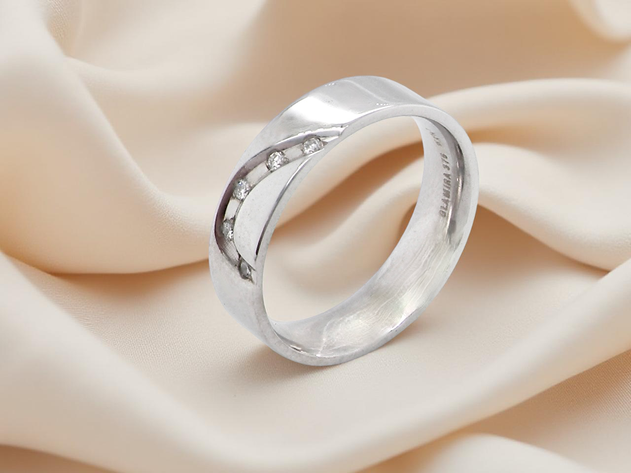 top view A classic 9 carat white gold ring with a timeless wedding-band style, equally suited to wear as a simple diamond dress ring.