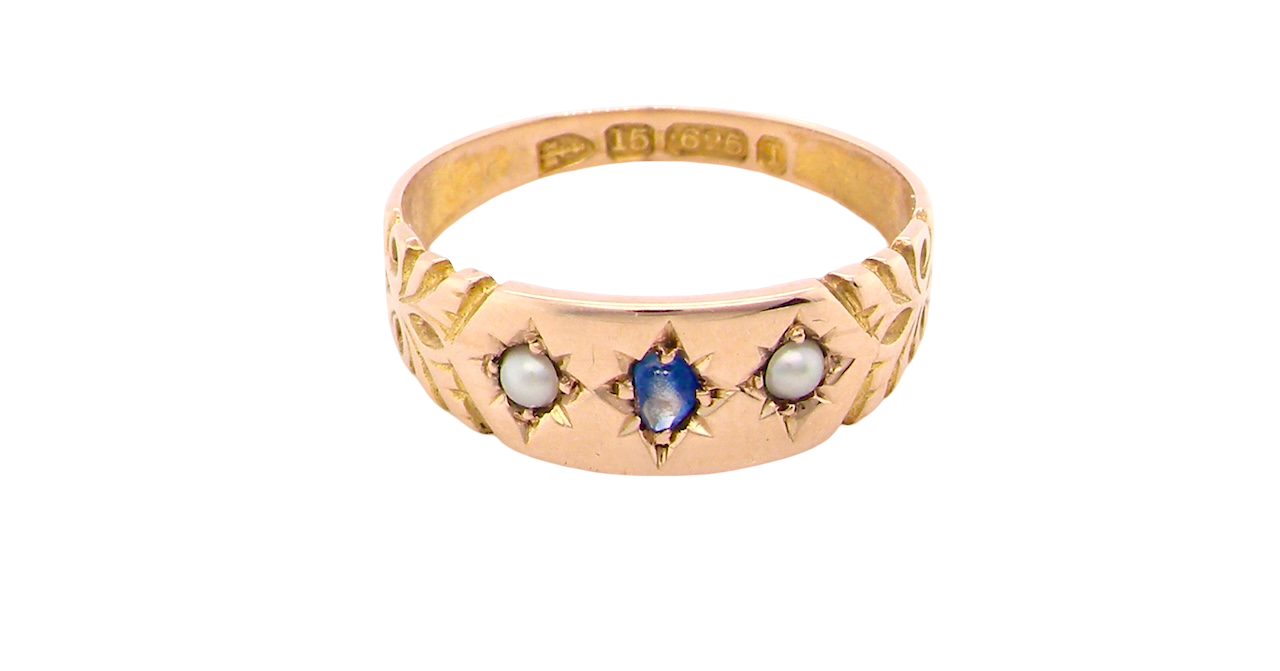 top view A pretty 15 carat gold Victorian dress ring. Hallmarks for Chester 1892.