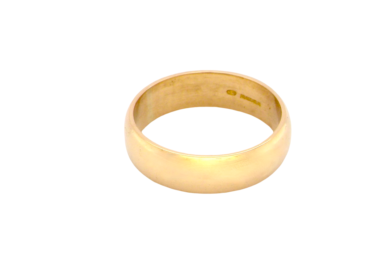 traditional 18 carat gold wedding ring. Width 6mm and probably suitable for male wear (or female if wider ring required)
D shape profile,