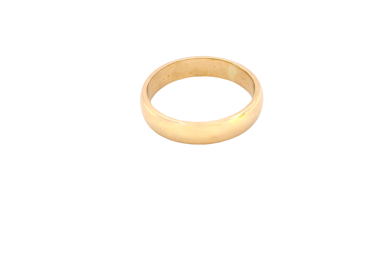 traditional 18 carat gold wedding ring. Width 6mm and probably suitable for male wear (or female if wider ring required)
D shape profile, fine condition with a UK hallmark for 1991.
