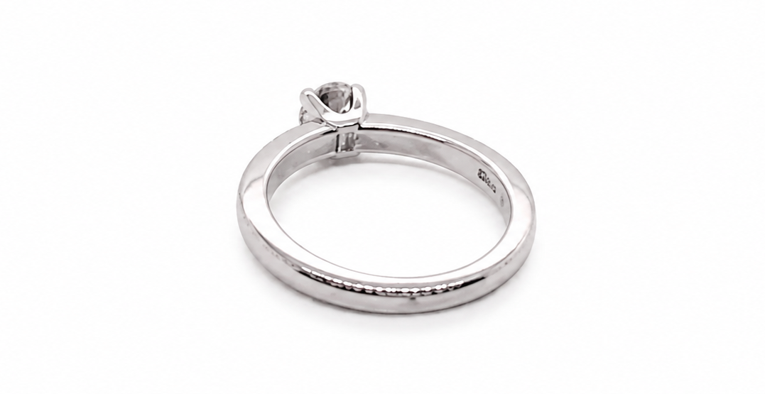 rear view of an 18ct white gold diamond ring