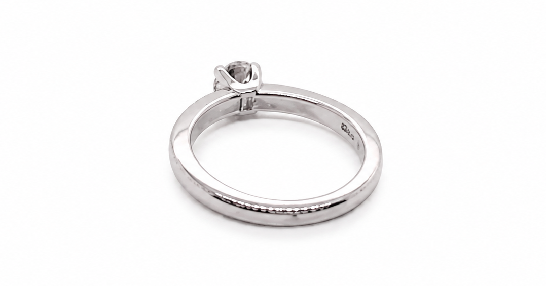 rear view of an 18ct white gold diamond ring