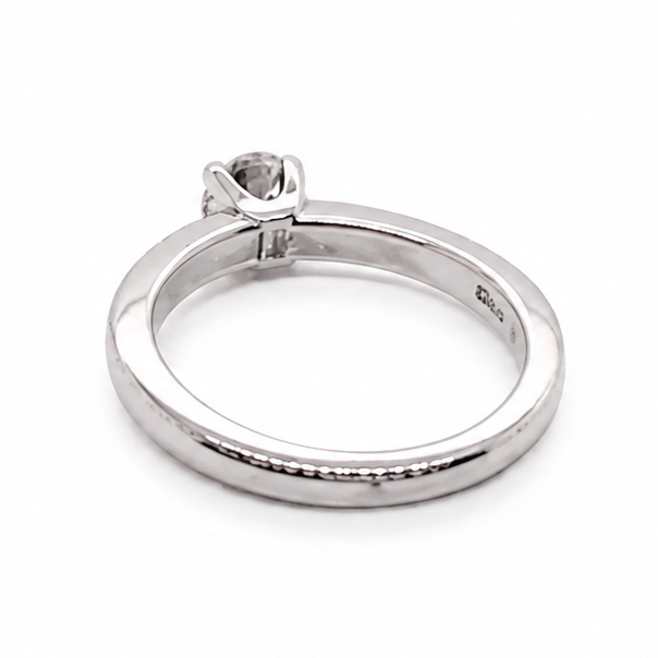 rear view of an 18ct white gold diamond ring