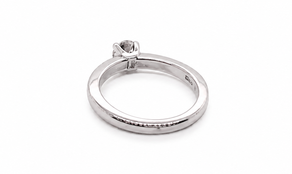 rear view of an 18ct white gold diamond ring