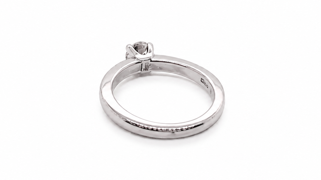 rear view of an 18ct white gold diamond ring