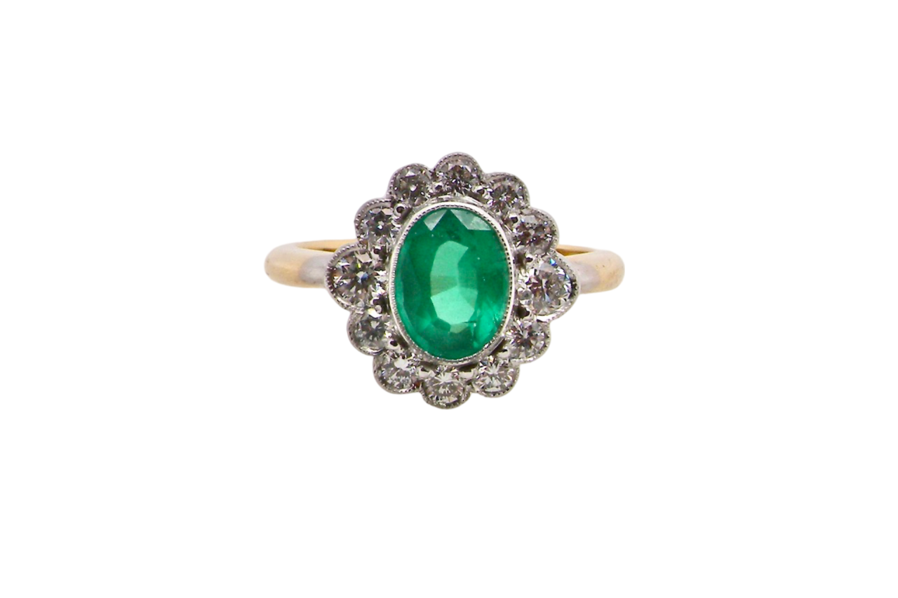 _Emerald_and_Diamond_cluster_ring
