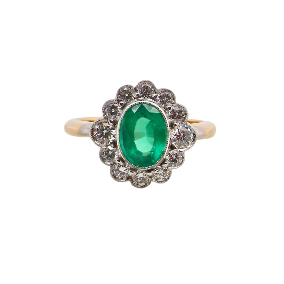 _Emerald_and_Diamond_cluster_ring