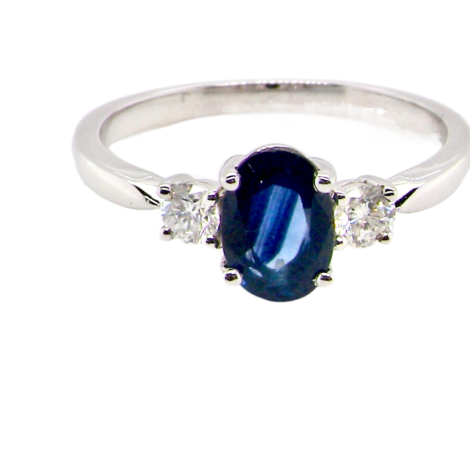 18ct white gold sapphire and diamond ring