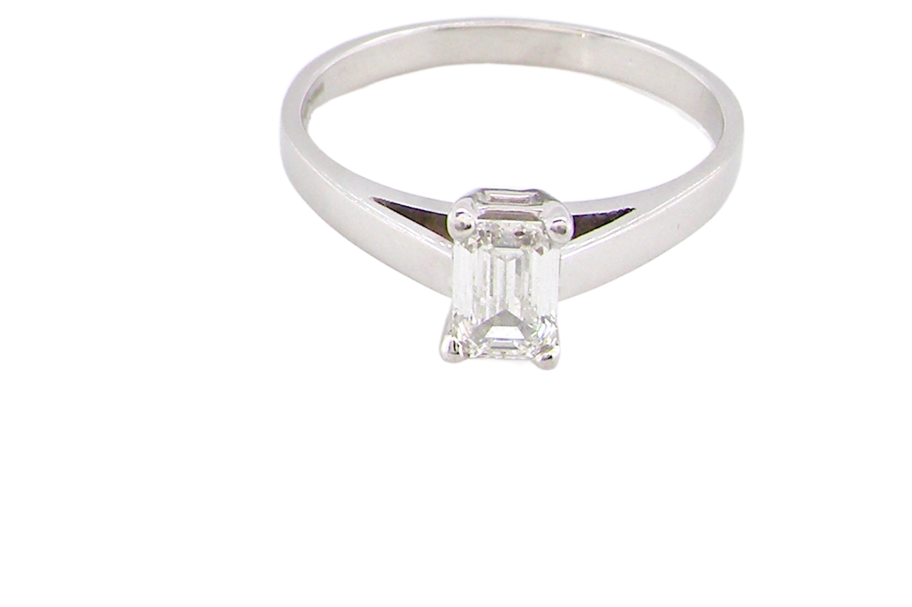 solitaire diamond ring
