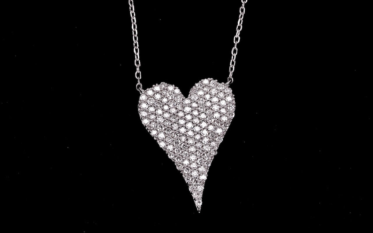 new 18 carat gold heart shaped pendant