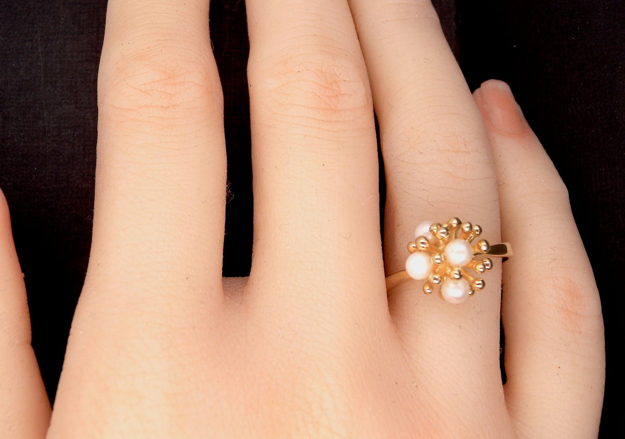 A modern cultured pearl gold dress ring