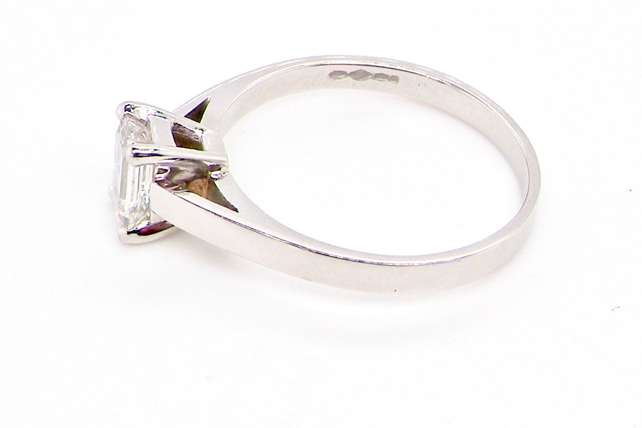 solitaire diamond ring