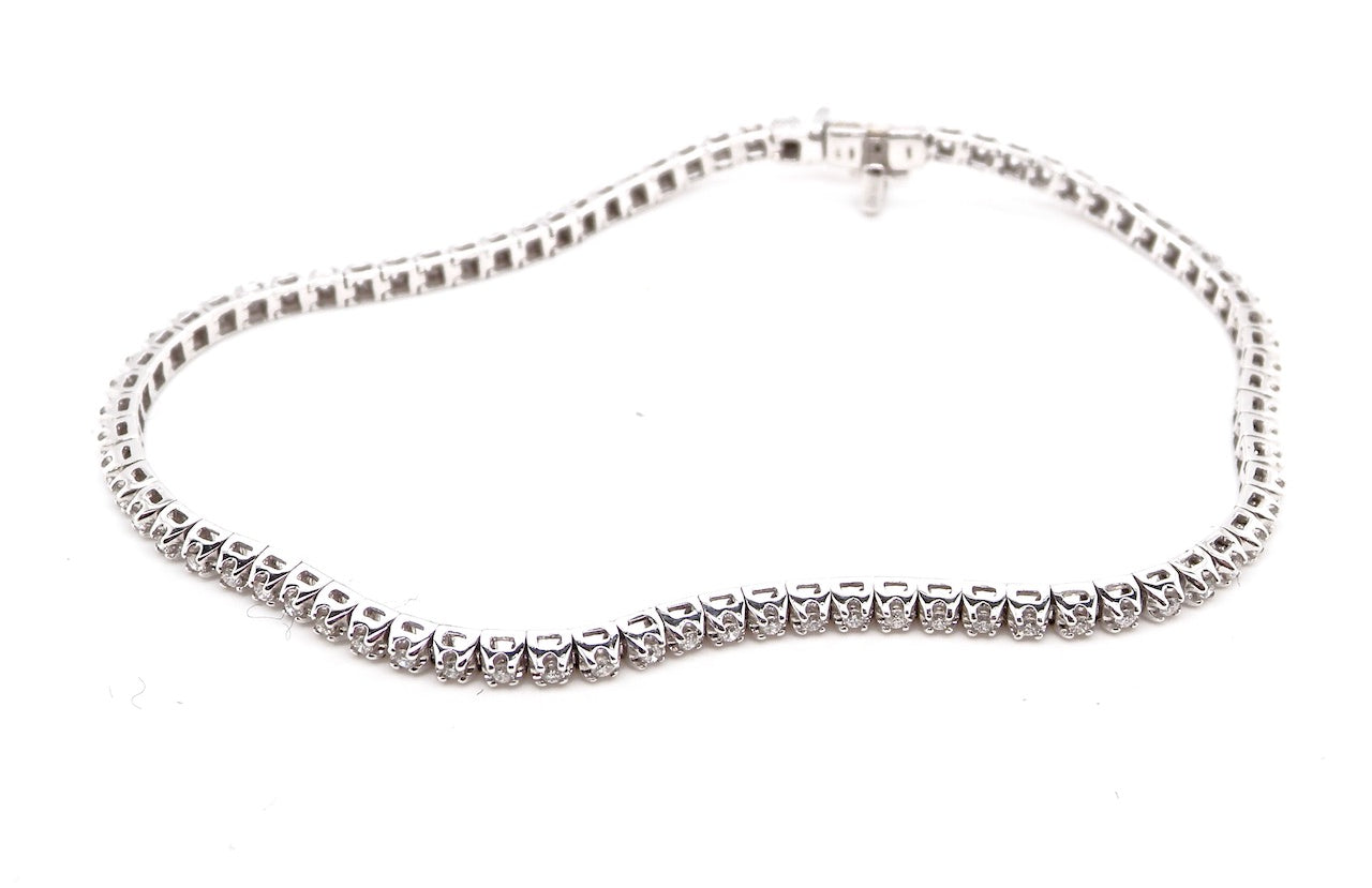 18 carat white gold diamond tennis bracelet