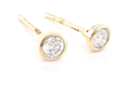 A pair of 0.30carat diamond earrings