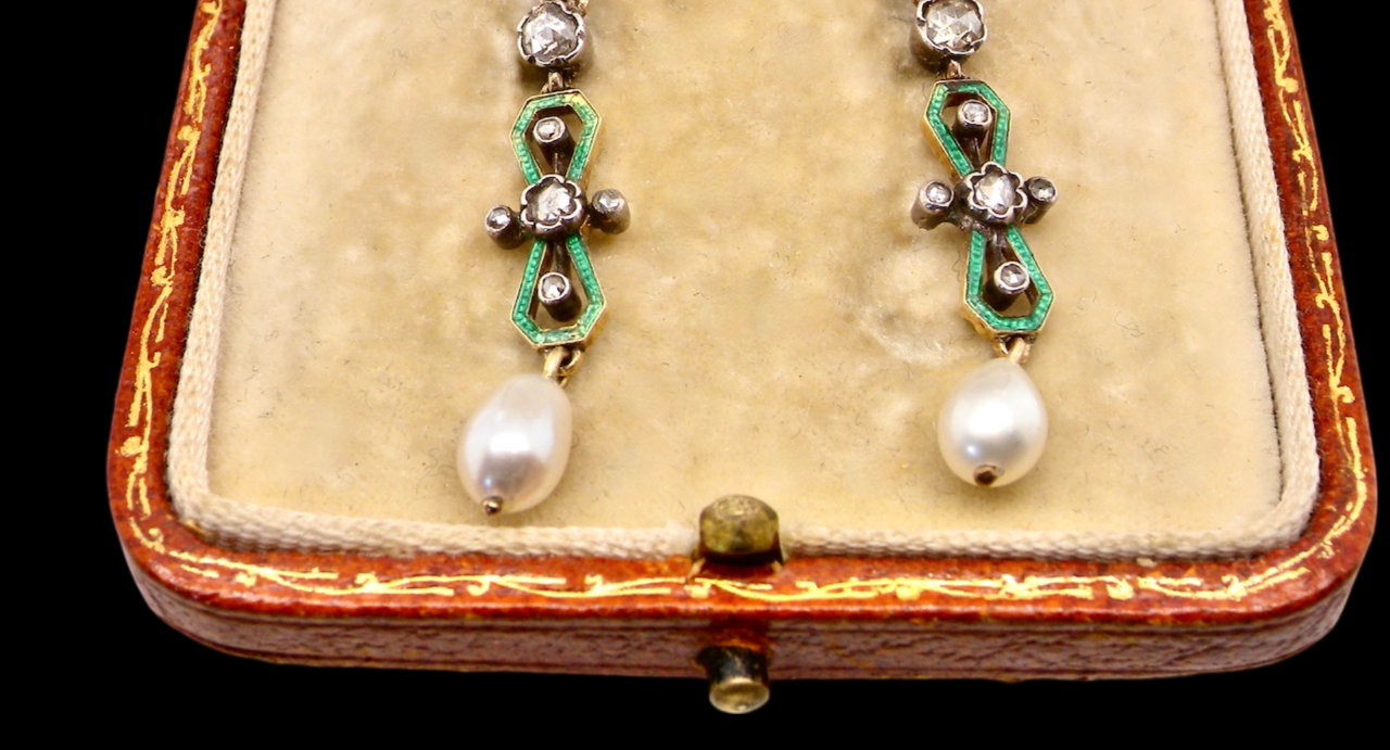 Vintage Earrings: A Guide to Styles, Eras, and What to Look For