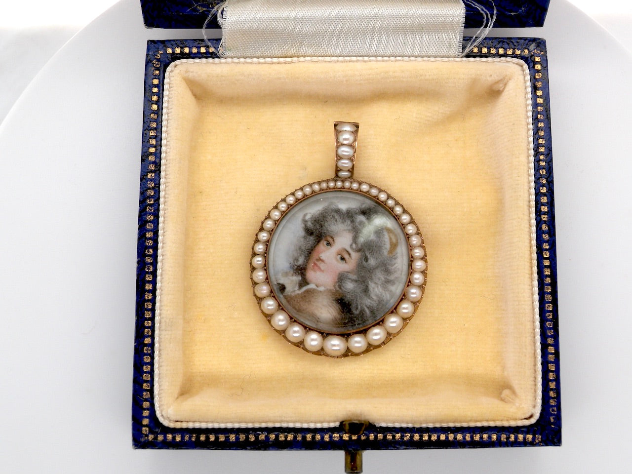 Georgian Jewellery: The Elegance of 18th-Century Craftsmanship