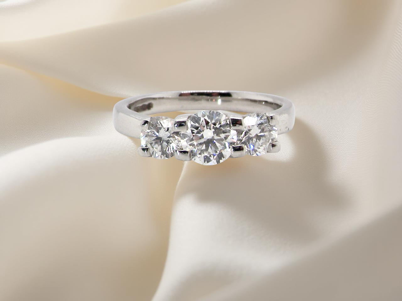 C 3 stone ring
