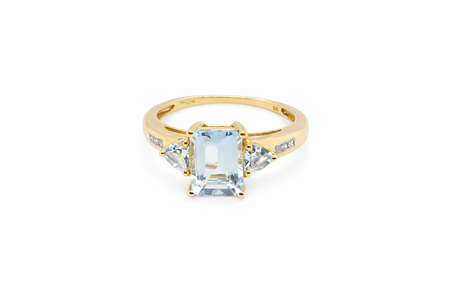 An Aquamarine and diamond ring