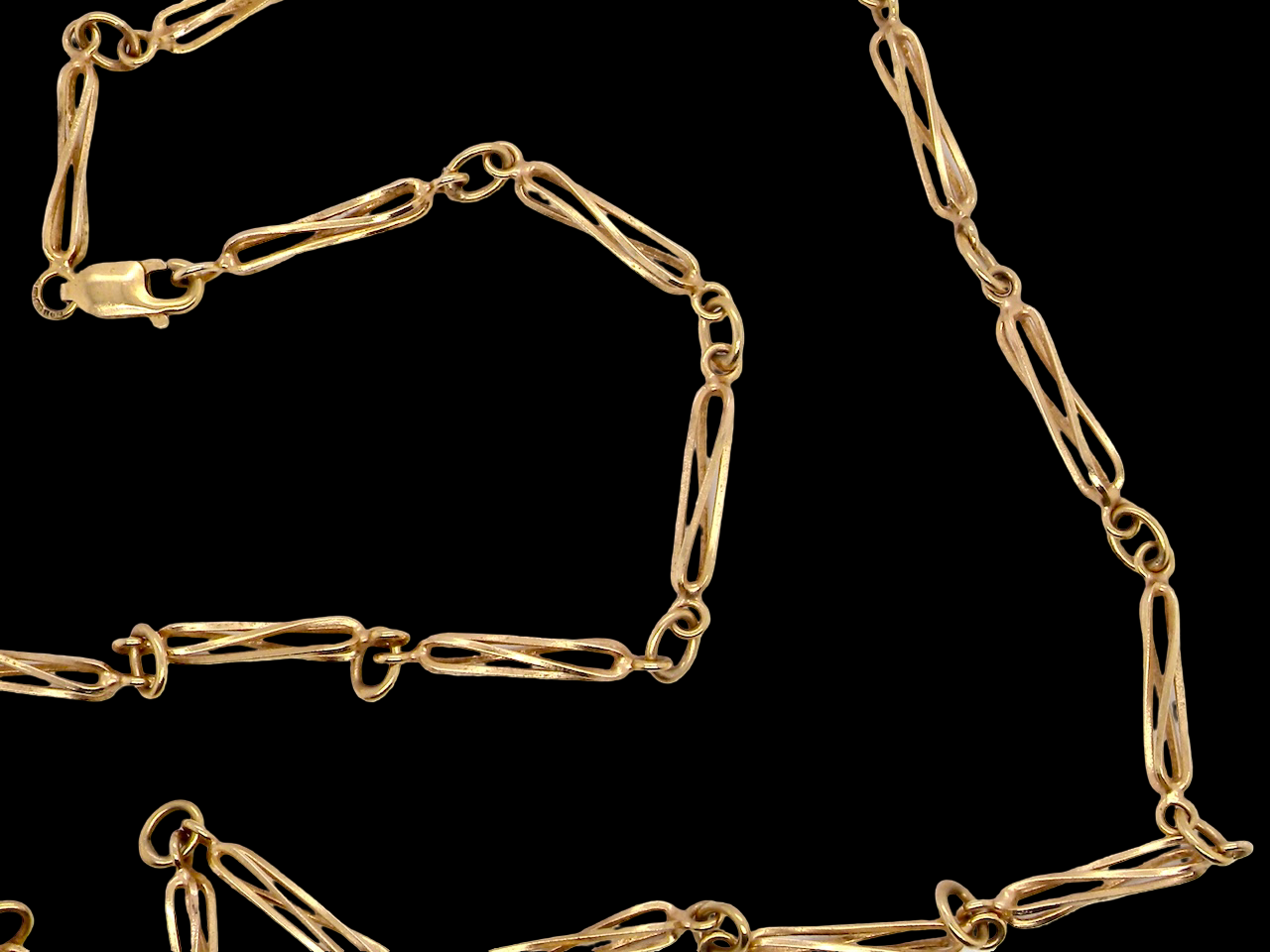 9 carat gold neck chain. Each link 