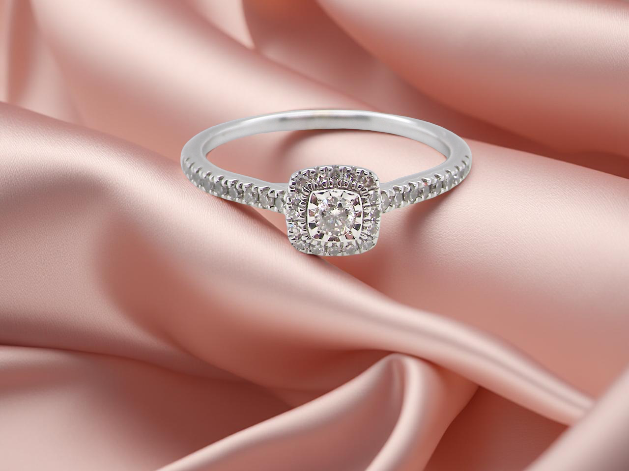 9 carat white gold Diamond halo ring