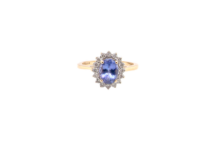 A 14 carat gold cluster ring. Features to the centre an oval cut cornflower blue sapphire, 8x6mm (est 1.25 carats), four claw setting.
