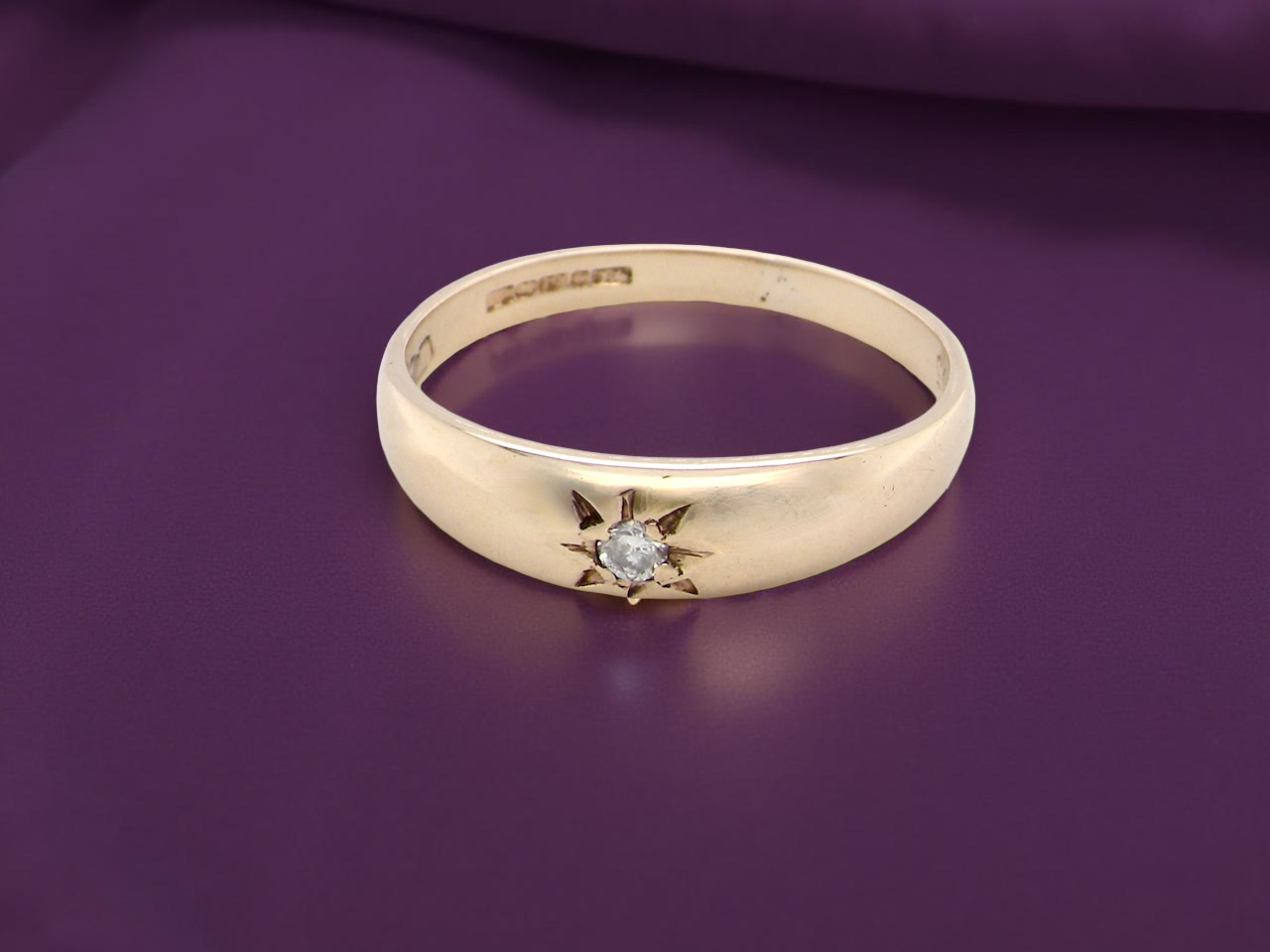 A 9 carat Gold 'Gypsy'&nbsp; Ring with Diamond (Pre-Owned)