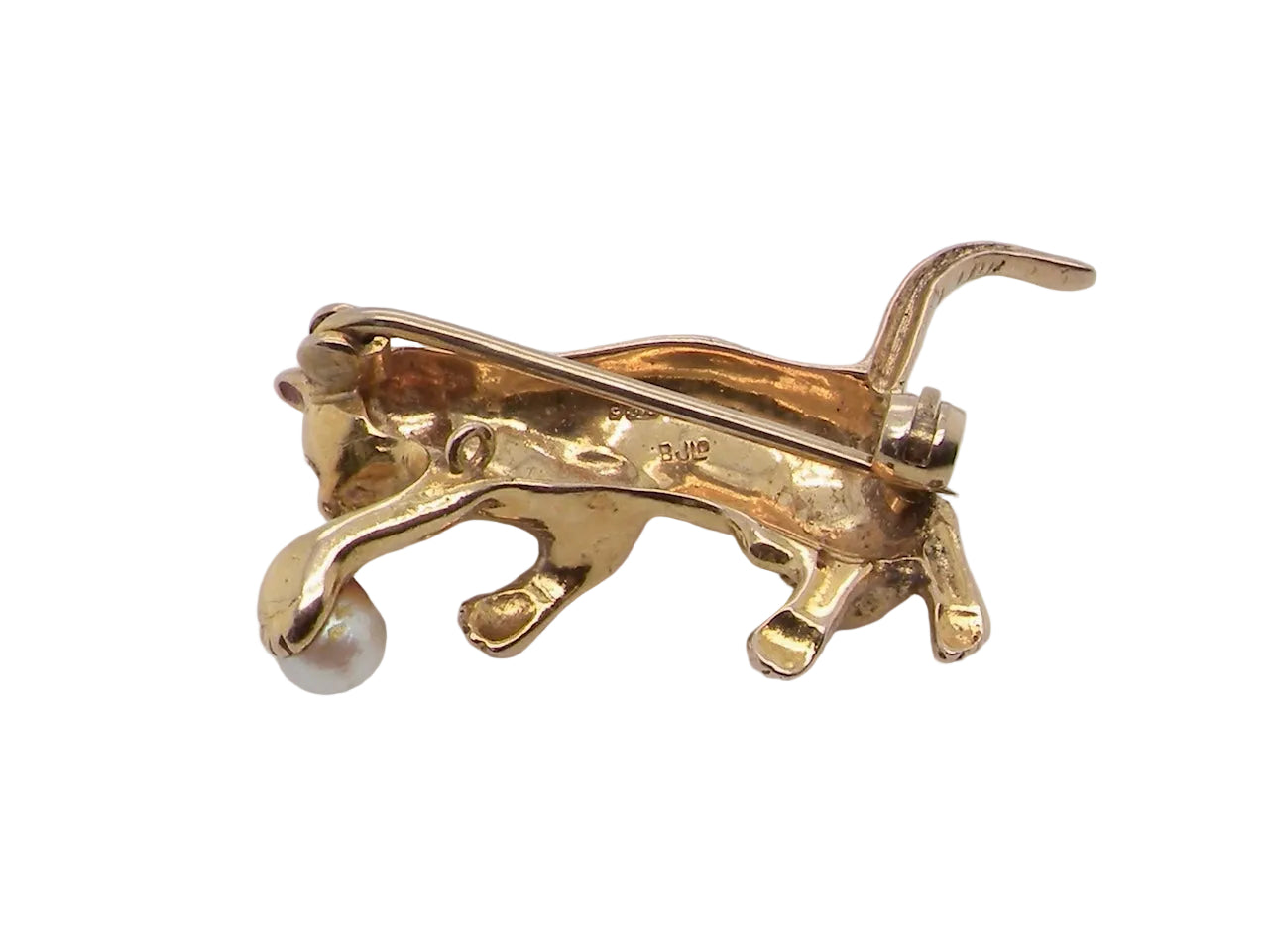A 9 carat gold brooch in the shape of a cat chasing a ball. Rear