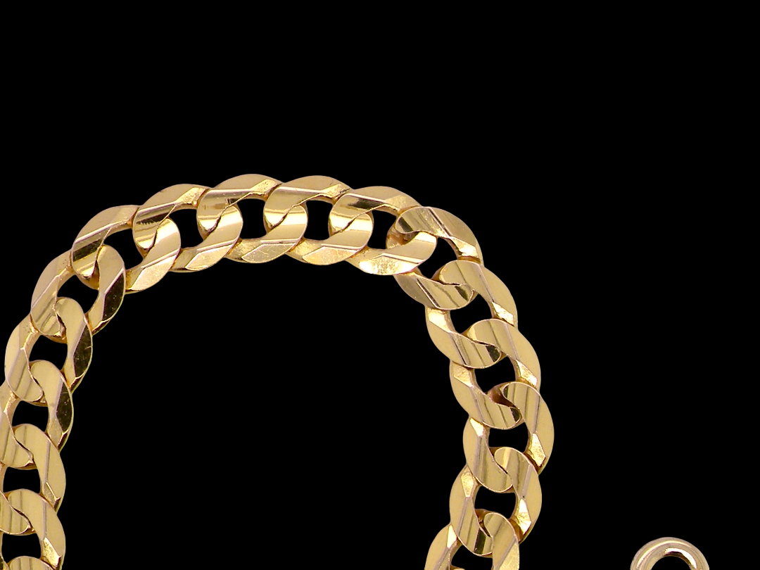 A 9 carat gold chain bracelet. Links are curb style, diamond cut,