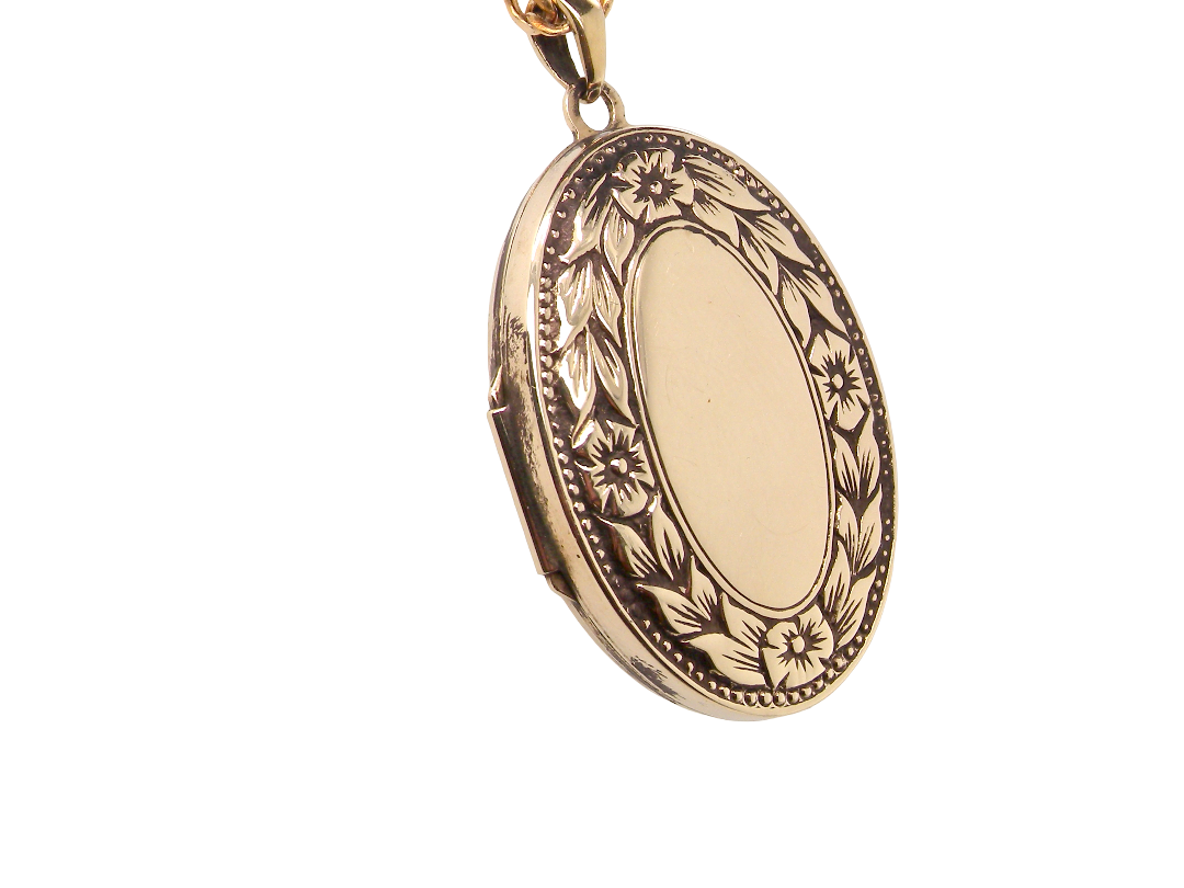 A 9 carat gold locket*, oval shaped, measures 30x20mm, 