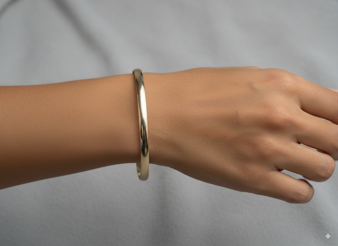 A 9 carat* gold plain bangle