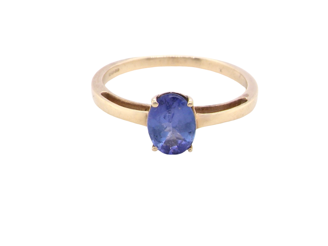 A 9 carat gold ring containing a single oval cut tanzanite gemstone. Measures 8x6mm, 