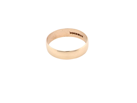 A 9 carat yellow gold wedding ring. D shape profile, with a width of 5mm.

Plain polished surface and in near new condition.&nbsp; Weight 2.3grams.&nbsp;

UK hallmarks for 1991