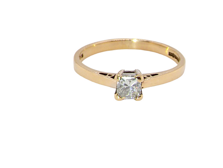 A Princess Cut Diamond ring .33 ct