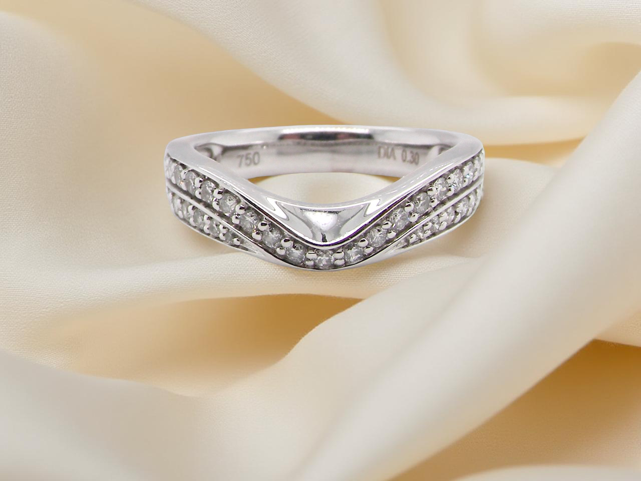 A Wishbone Diamond Half Hoop Ring – 18ct White Gold