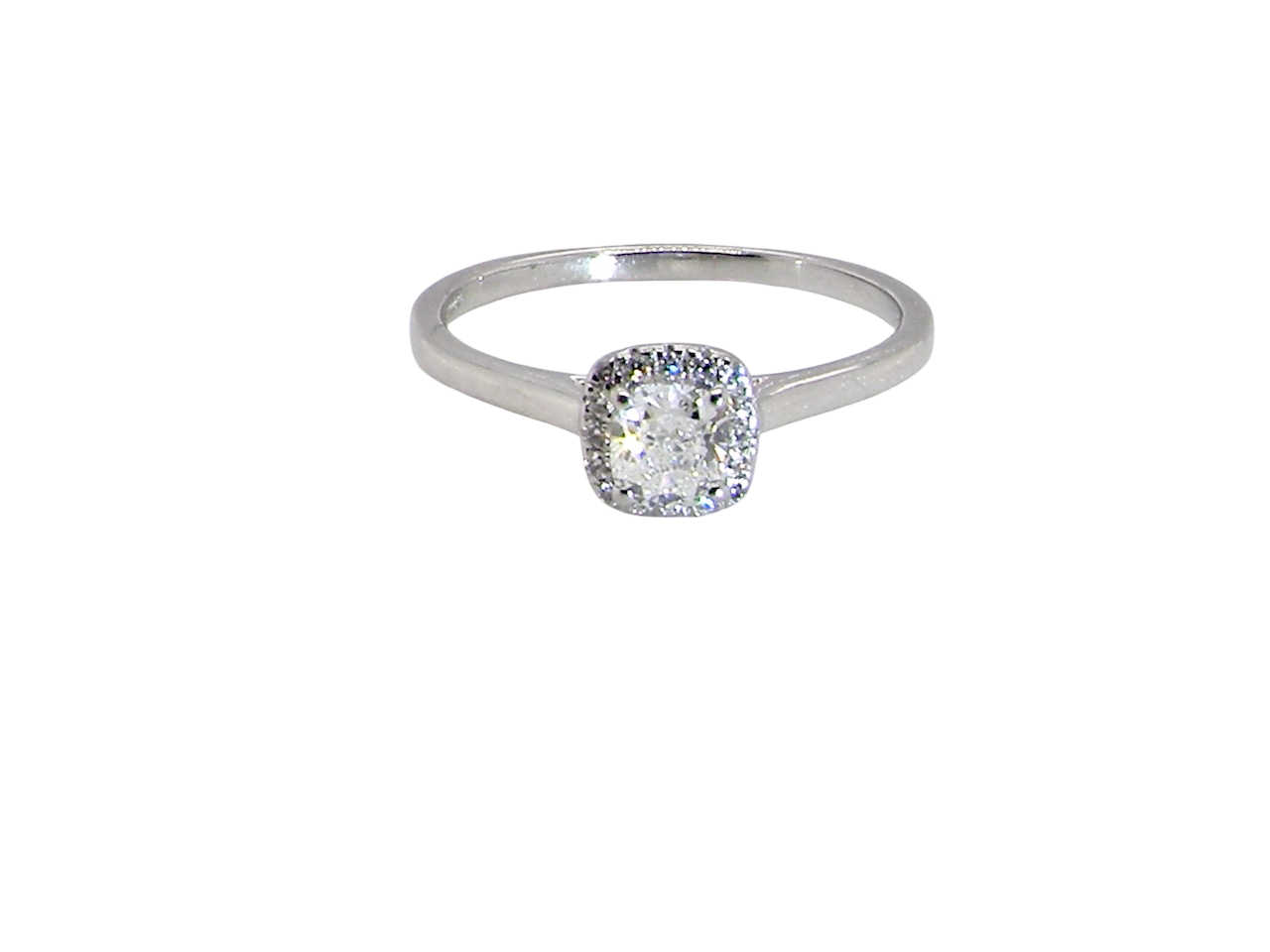 A beautiful Diamond Cluster Ring