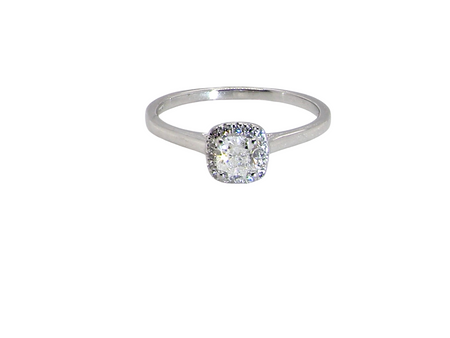A beautiful Diamond Cluster Ring