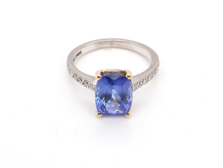 A beautiful Tanzanite and Diamond Ring