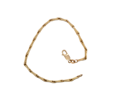 A beautifully crafted 9-carat gold bracelet 