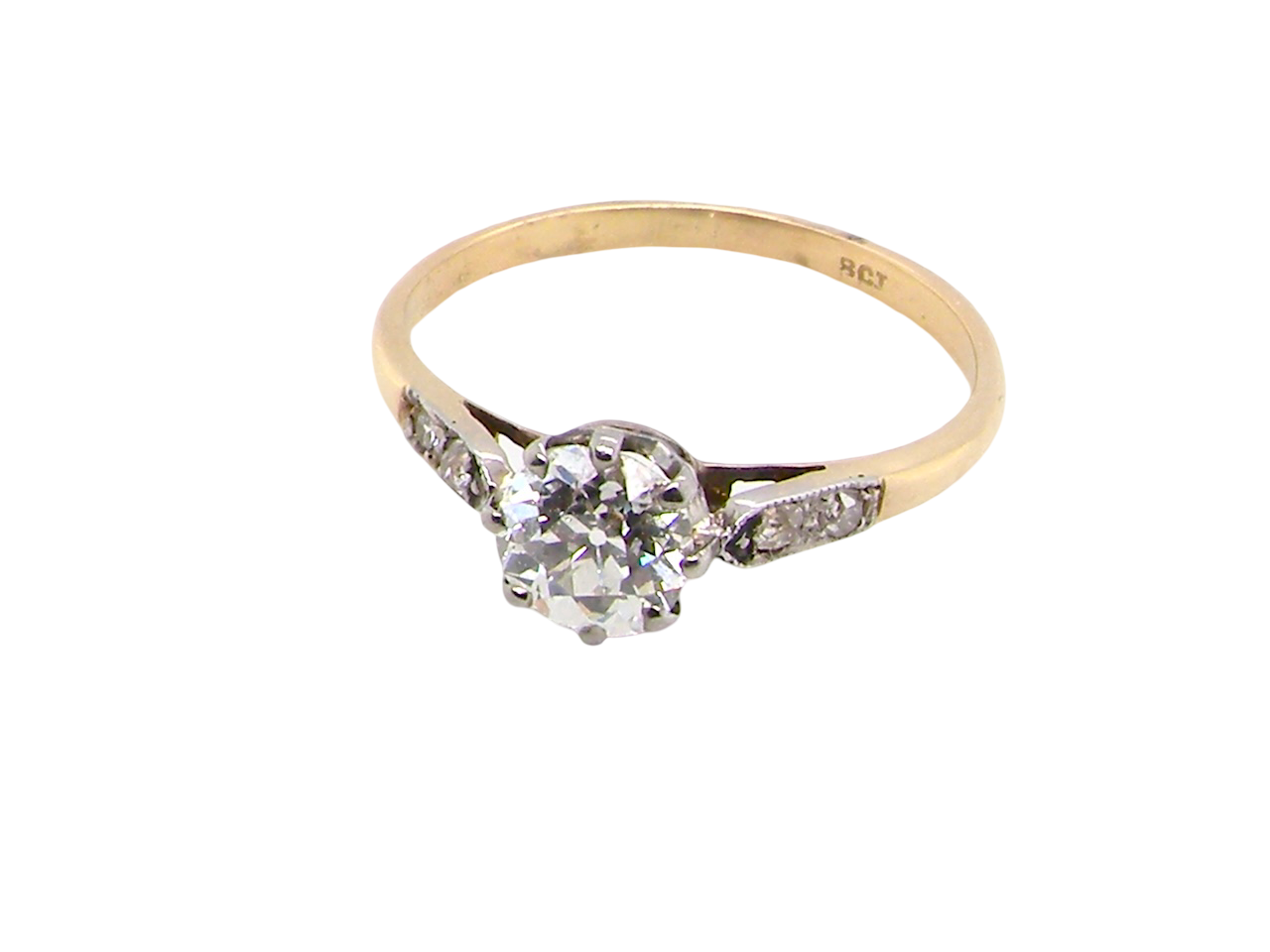 A beautifully elegant vintage solitaire ring dating to the 1930s, showcasing a classic old brilliant-cut white diamond.

The centre diamond measures approximately 6.2mm 