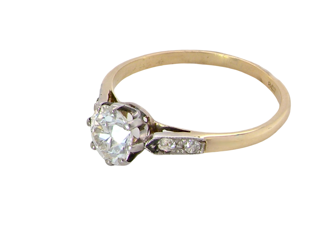 A beautifully elegant vintage solitaire ring dating to the 1930s, showcasing a classic old brilliant-cut white diamond.

The centre diamond measures approximately 6.2mm side