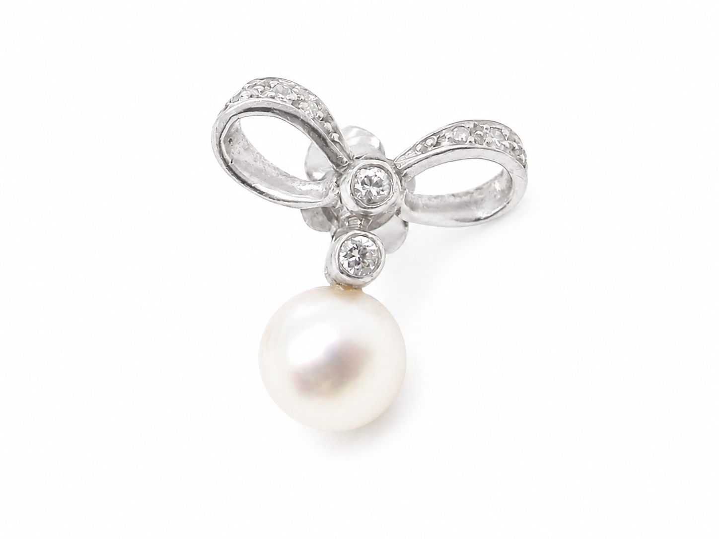 A bow design that has small diamonds to each side and the centre of the bow 

